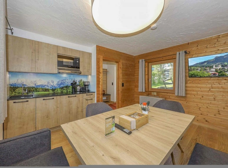 chalet_seerose__hotel_mit_beheiztem_pool__gartenhotel_rosenhof.jpg