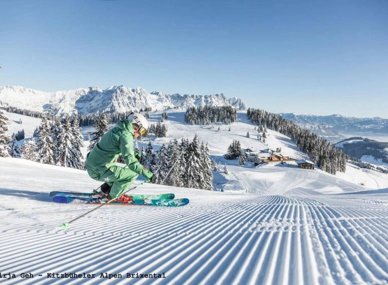 1_skifahrerinvorderhohensalveskiweltwilderkaiserbrixentalmirjageh.jpg
